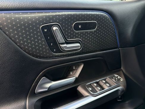 Used 2024 Mercedes-Benz GLB 250 GLB 250 image 32