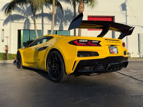 Used 2026 Chevrolet Corvette ZR1 w/ ZR1 Carbon Fiber Aero Package image 26