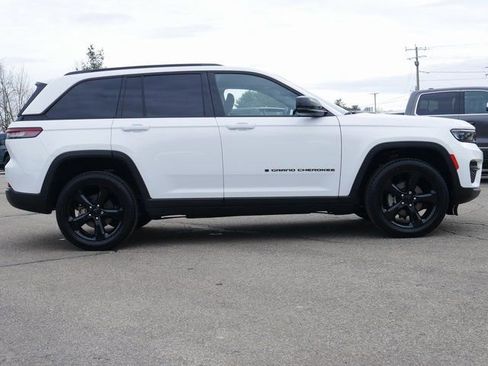 Used 2023 Jeep Grand Cherokee Altitude image 7