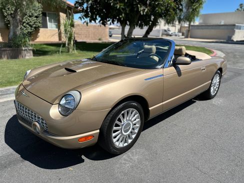 Used 2005 Ford Thunderbird Deluxe RWD image 3
