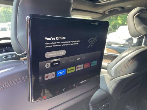 Used 2023 Jeep Grand Cherokee Summit AWD/4WD image 14