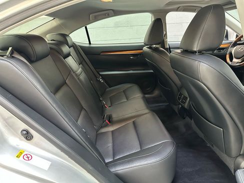 Used 2013 Lexus ES 300h w/ Luxury Pkg FWD image 11