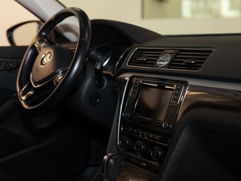 Used 2016 Volkswagen Passat 1.8T SE image 18