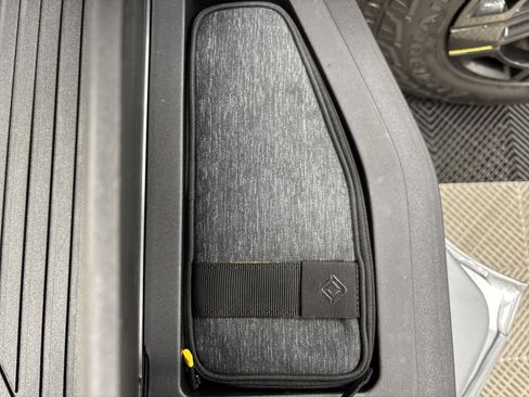 Used 2023 Rivian R1T Adventure image 32