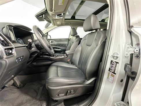 Used 2023 Kia Sorento SX image 4