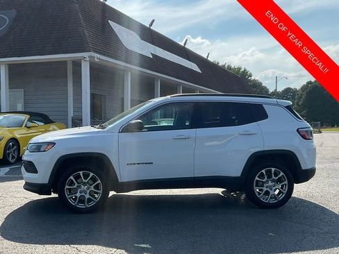 Used 2022 Jeep Compass Latitude image 4