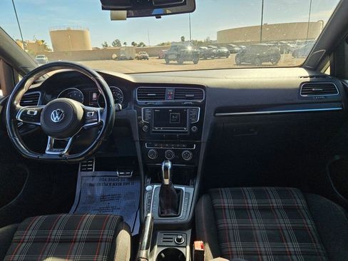 Used 2017 Volkswagen Golf 4-Door FWD image 16