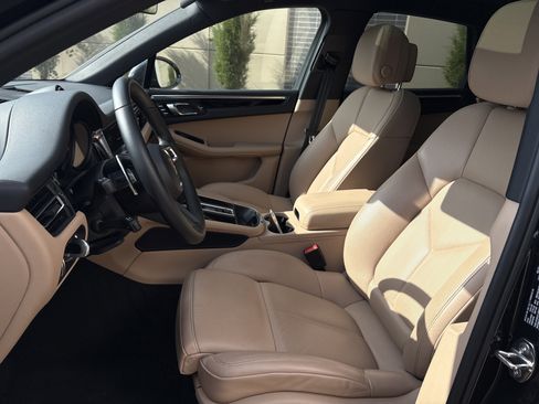 Used 2024 Porsche Macan image 16