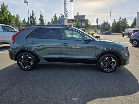 Certified 2024 Kia Niro Wind w/ Wind Preserve Package FWD image 7