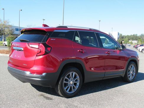 Used 2024 GMC Terrain SLT w/ Infotainment Package II image 6