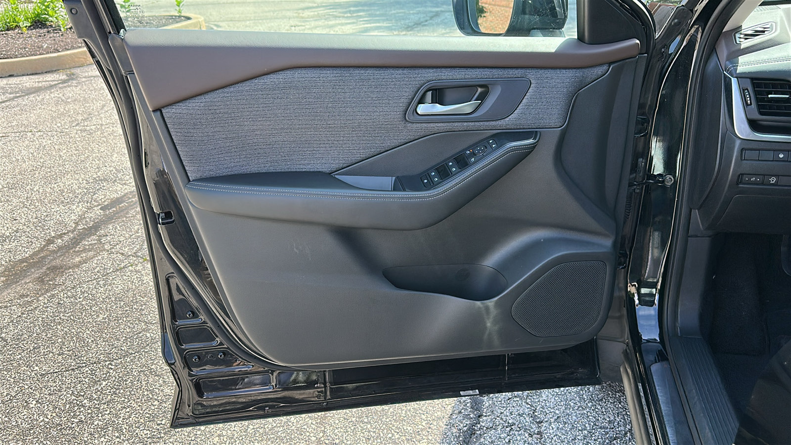 Certified 2023 Nissan Rogue SV AWD/4WD image 12