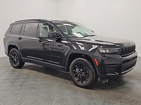 Used 2024 Jeep Grand Cherokee L Laredo image 1