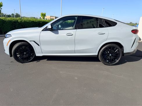 New 2026 BMW X6 xDrive40i image 3