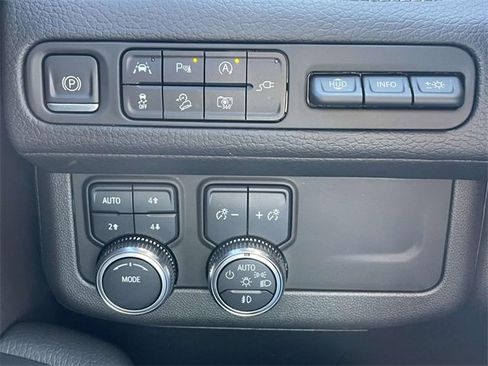 Certified 2022 GMC Yukon Denali image 27