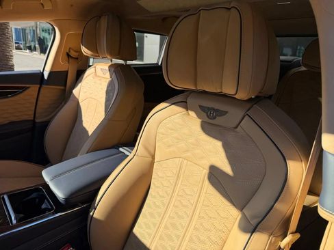Used 2025 Bentley Flying Spur Plug-In Hybrid AWD/4WD image 47