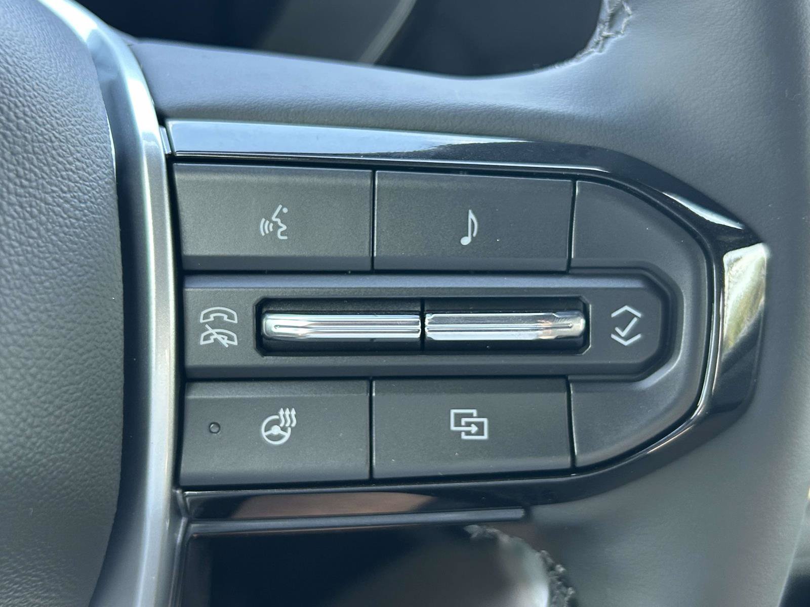 New 2026 Chevrolet Colorado ZR2 w/ Technology Package AWD/4WD image 23