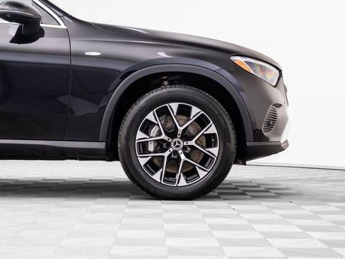 Used 2025 Mercedes-Benz GLC 350e 4MATIC image 31