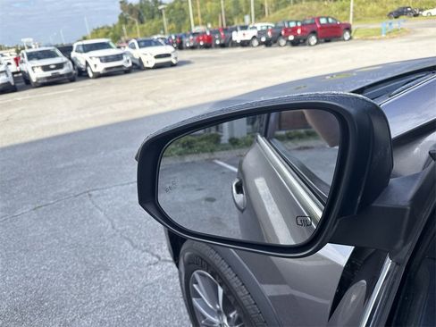 Used 2019 Toyota Highlander XLE image 23