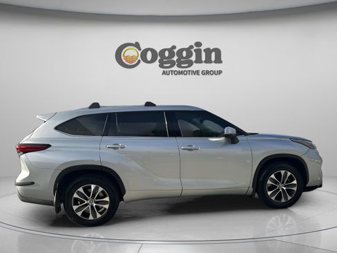 Used 2021 Toyota Highlander XLE image 7