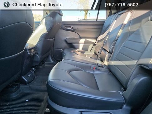 Used 2023 Toyota Highlander XLE image 21