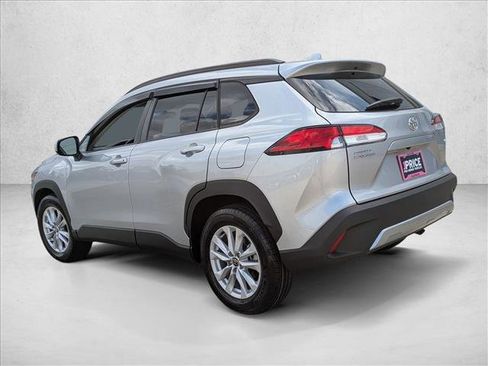 Certified 2023 Toyota Corolla Cross LE image 8