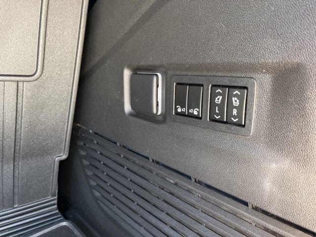 Certified 2022 GMC Yukon Denali w/ Denali Premium Package RWD image 50