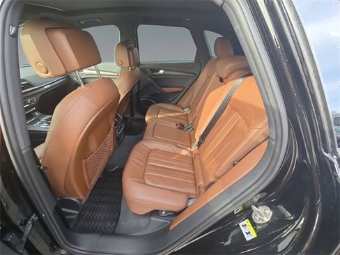 Used 2018 Audi Q5 2.0T Premium Plus w/ Premium Plus Package image 17