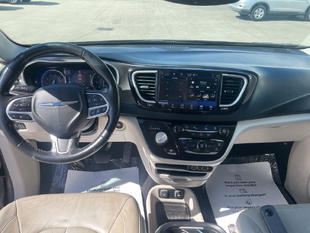 Used 2021 Chrysler Pacifica Touring-L FWD image 22