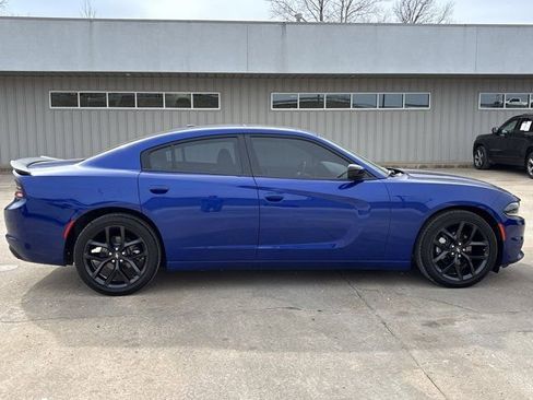Used 2022 Dodge Charger SXT w/ Driver Convenience Group image 2