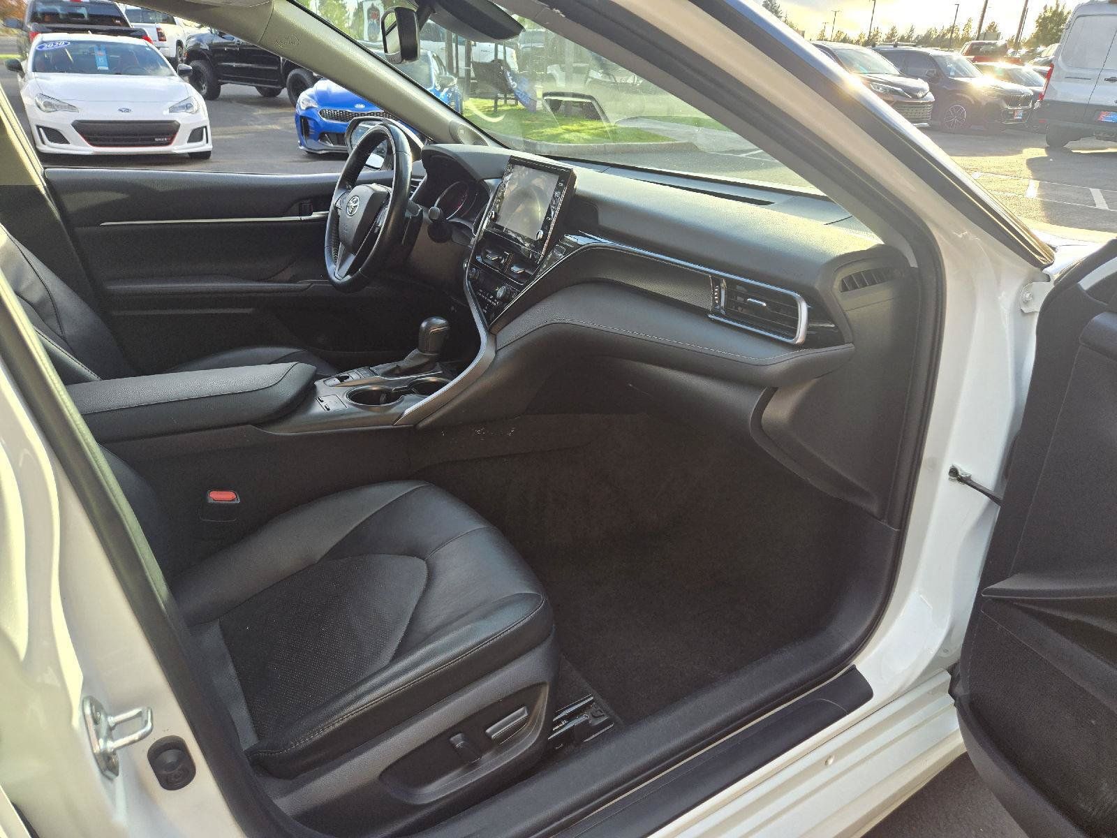 Used 2022 Toyota Camry XSE FWD image 11