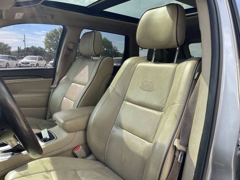 Used 2016 Jeep Grand Cherokee Overland w/ Advanced Technology Group RWD image 17