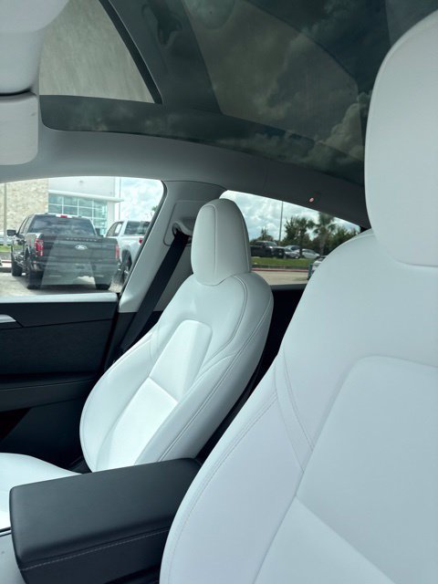 Used 2024 Tesla Model Y Long Range RWD image 2