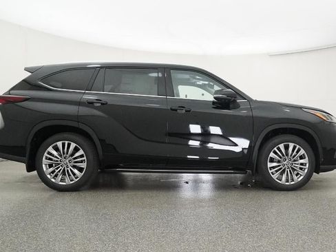 New 2026 Toyota Highlander Platinum image 62