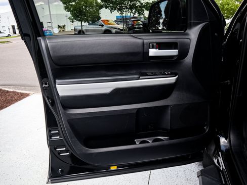 Used 2019 Toyota Tundra SR5 w/ SR5 Upgrade Package AWD/4WD image 14