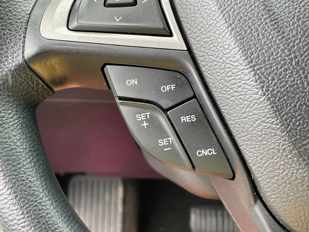 Used 2019 Ford Fusion SE FWD image 16