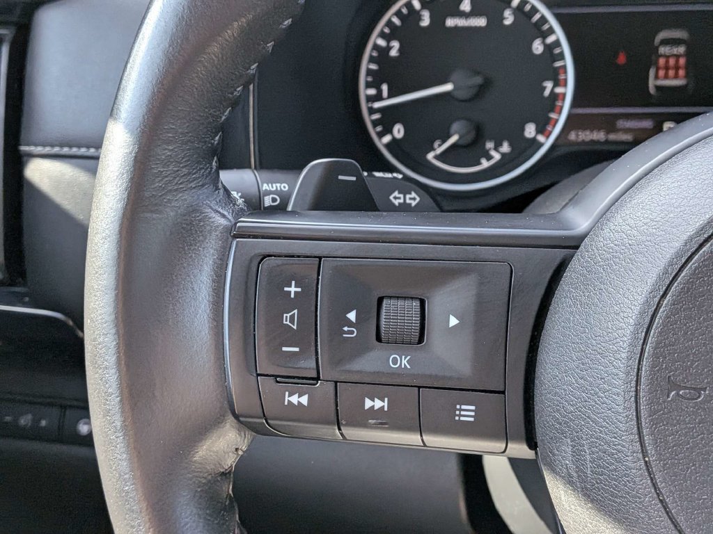 Used 2025 Nissan Pathfinder SV FWD image 21
