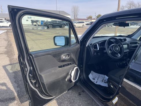 Used 2020 Jeep Renegade Sport image 9
