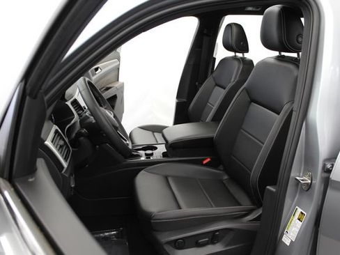 Used 2023 Volkswagen Atlas Cross Sport SE w/ Panoramic Sunroof Package AWD/4WD image 15