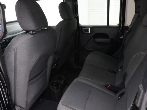 Used 2024 Jeep Gladiator Sport AWD/4WD image 12