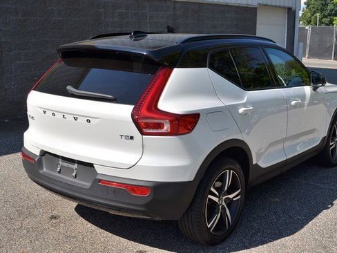 Used 2022 Volvo XC40 T5 R-Design w/ Climate Package image 8