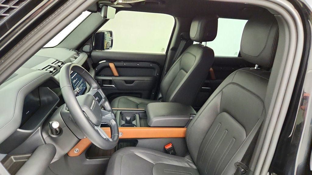 Used 2023 Land Rover Defender 110 X AWD/4WD image 21