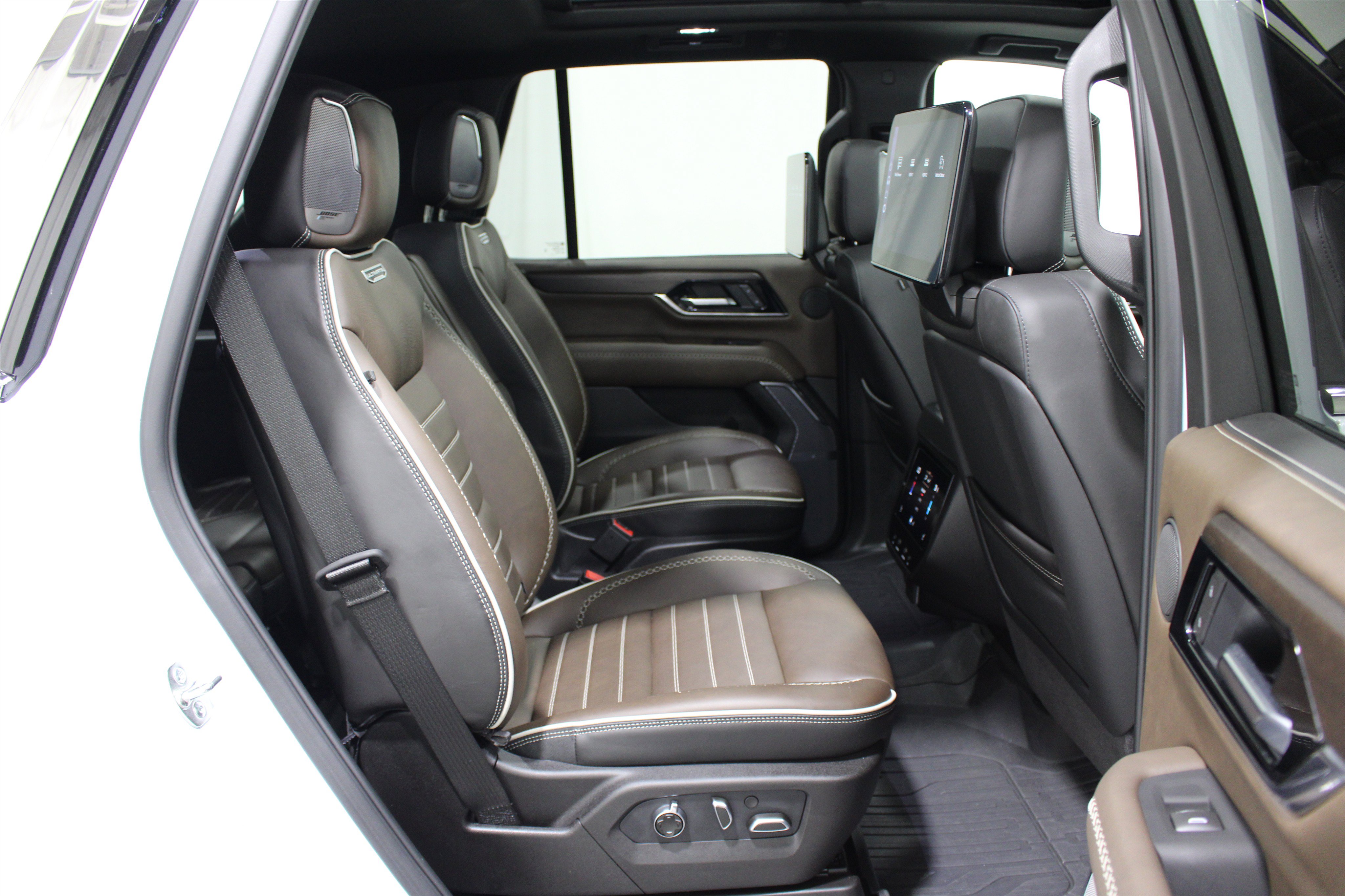 Used 2026 GMC Yukon Denali Ultimate AWD/4WD image 30