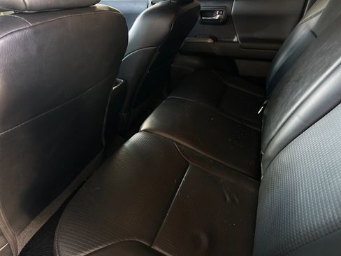 Used 2019 Toyota Tacoma TRD Off-Road image 11