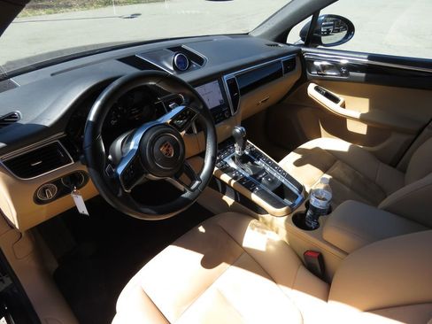 Used 2017 Porsche Macan AWD/4WD image 11