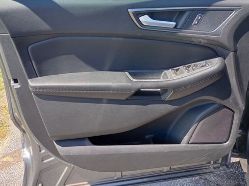 Used 2021 Ford Edge SE image 11