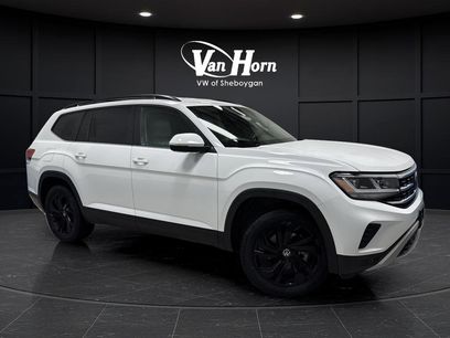 Used 2022 Volkswagen Atlas SE w/ Black Wheel Package