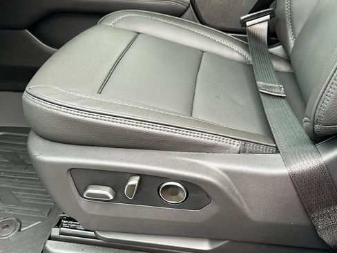 New 2026 GMC Yukon XL Denali w/ Denali Reserve Package AWD/4WD image 9