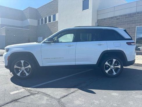 Used 2023 Jeep Grand Cherokee Limited AWD/4WD image 2