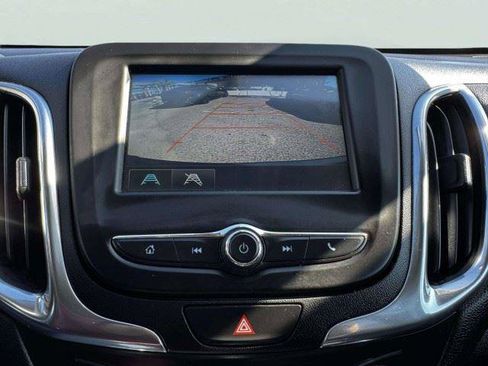 Used 2018 Chevrolet Equinox LT FWD image 32