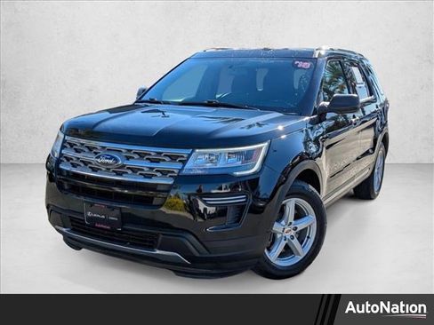 Used 2018 Ford Explorer XLT image 1